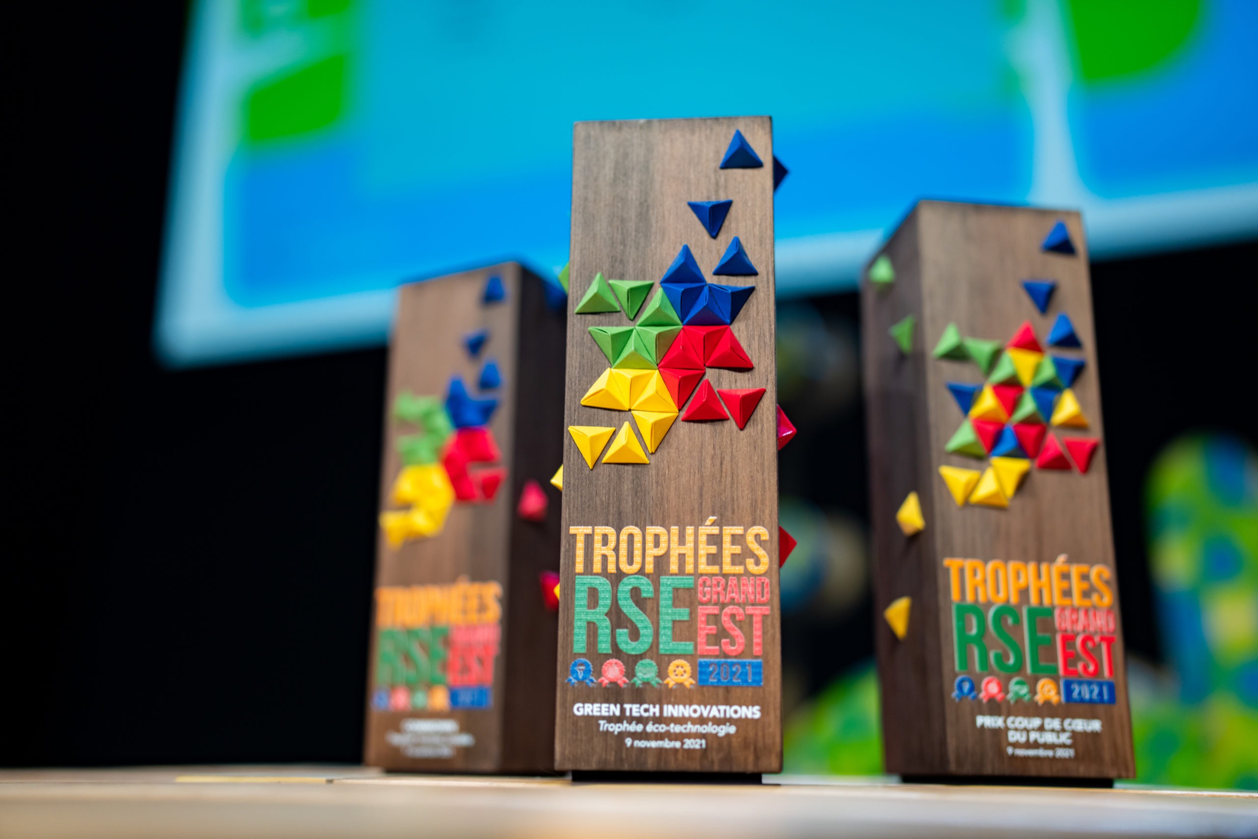 Trophes Rseq Trophées en papier et bois pour le RSE Grand Est - Papelstorich